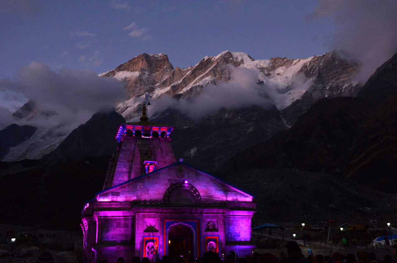 केदारनाथ में एक बार फिर से लोगों की आवाजाही बढ़ गई है और इसका असर पूरी केदार घाटी की पारिस्थितिकी पर भी पड़ा है। 