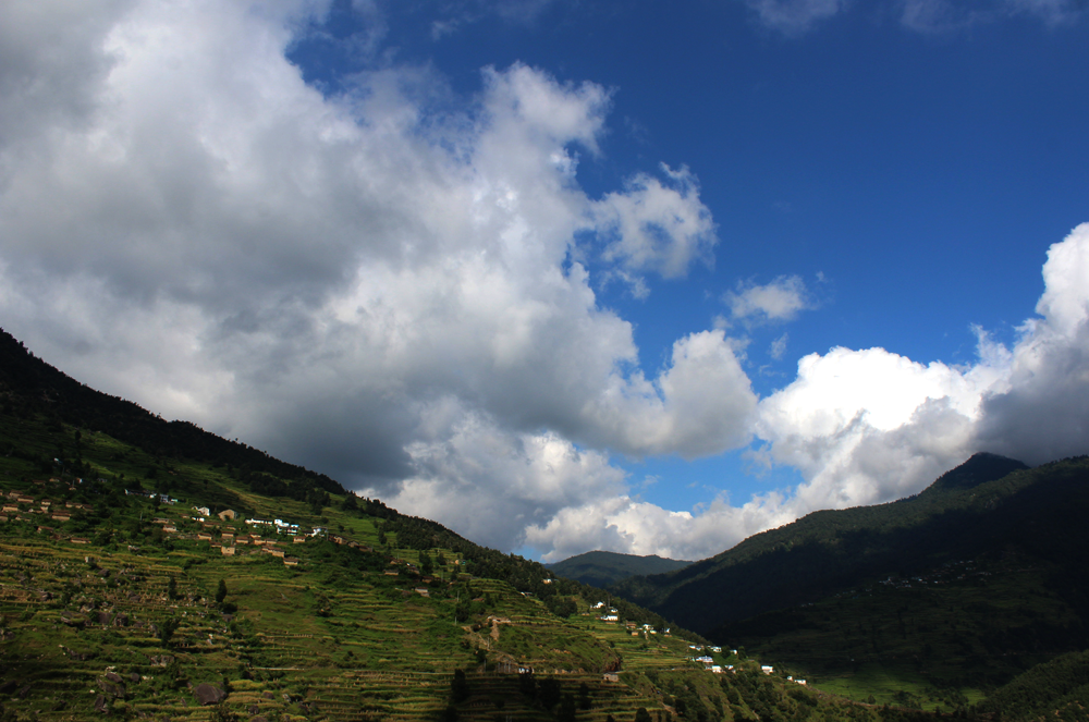 राठ के लोगों को उम्मीद है कि एक रोज विकास का दीया उनके इलाके में भी जगमगाएगा।